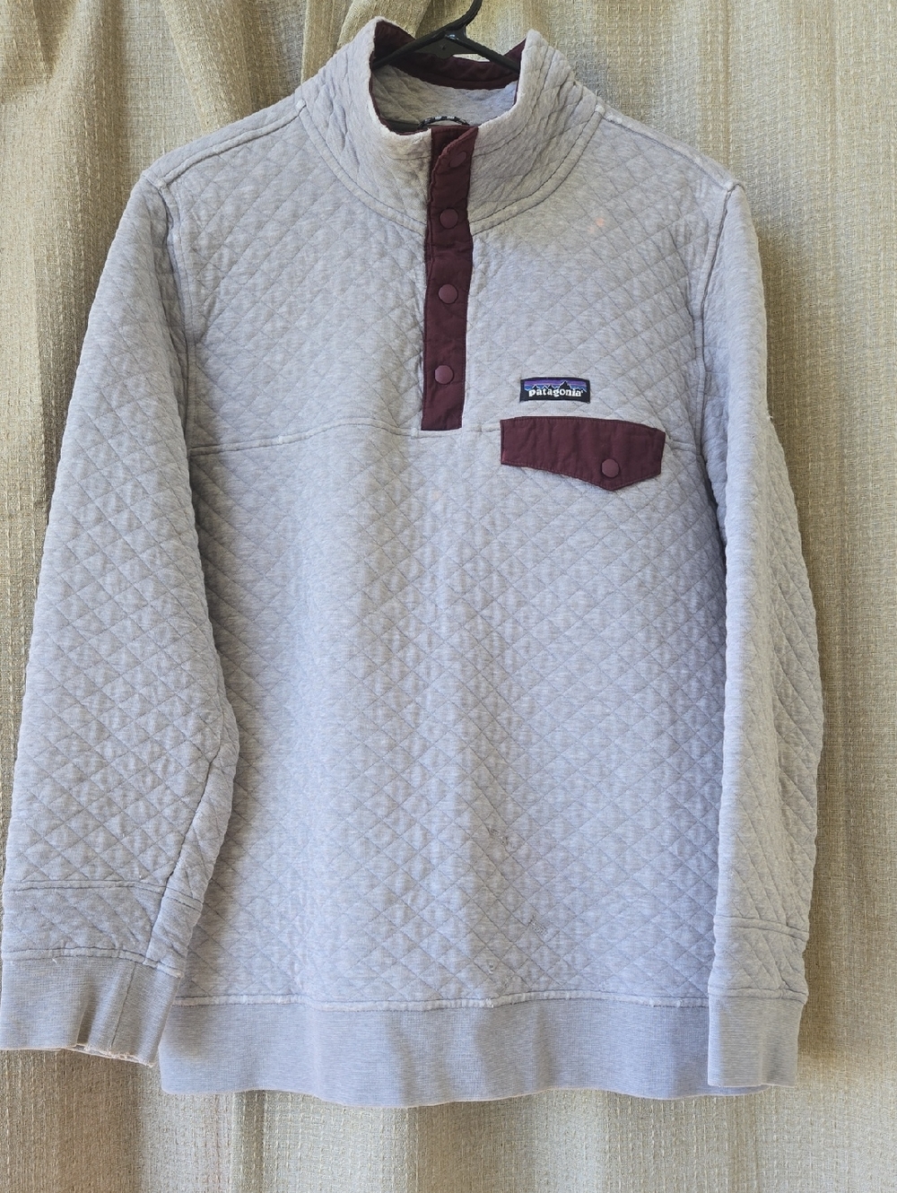 Patagonia Quilted Pullover in Light Gray with Burgundy Trim